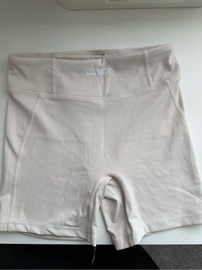 Vanquish High-Waist Cream Bike Shorts